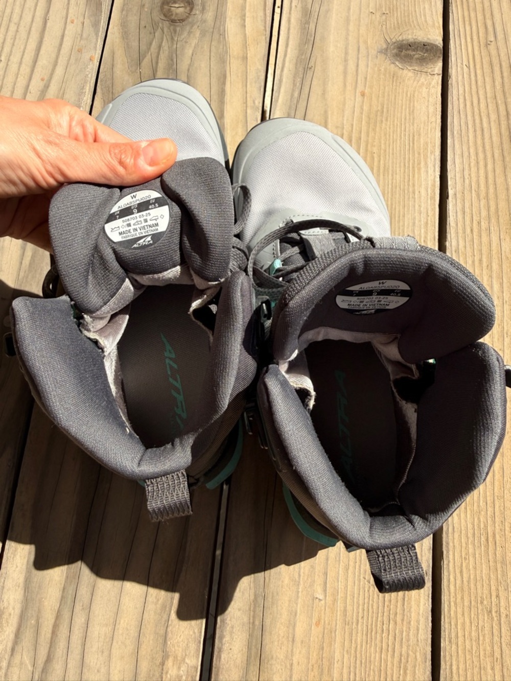 Altra Women's Lone Peak 9 Waterproof Gray and Teal Hiking Boots - Excellent - Picture 11 of 17